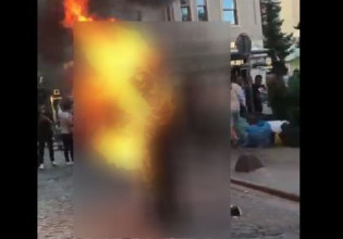 Τουρκία: Νεαρός αυτοπυρπολήθηκε στην Κωνσταντινούπολη – Προσοχή σκληρές εικόνες