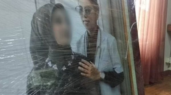 Ινδονησία: Ανακάλυψε ότι ο επί 10 μήνες σύζυγός της ήταν γυναίκα