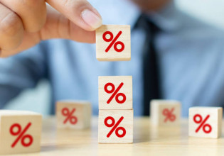 FT: Οι κεντρικές τράπεζες προχωρούν στις πιο μεγάλες αυξήσεις επιτοκίων εδώ και πάνω από δύο δεκαετίες