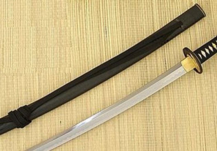 Θεσσαλονίκη: Μαχαίρωσε 47χρονο σε πάρκο με σπαθί σαμουράι και τον έστειλε στην εντατική