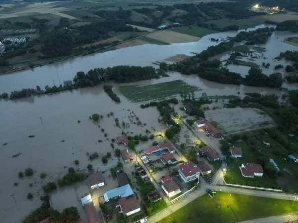 Κακοκαιρία «GENESIS»: Μεγάλες καταστροφές στην Ορεστιάδα – Πλημμύρισαν σπίτια, δρόμοι «κόπηκαν» στα δύο