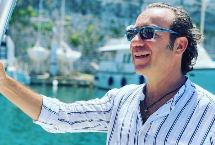 Η ξεκαρδιστική φάρσα του «Πάμε Δανάη!» στο Σωτήρη Καλυβάτση