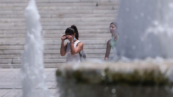 Καιρός: Σε ποιες περιοχές θα βρέξει την Κυριακή – Μίνι καύσωνας την ερχόμενη εβδομάδα