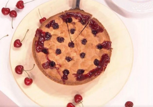 Αμερικανική κερασόπιτα: Εύκολη και γρήγορη συνταγή που θα λατρέψουν μικροί και μεγάλοι