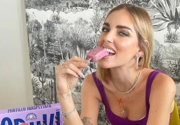 Πάταγο έκανε η γυμνή πίσω όψη της Κιάρα Φεράνι