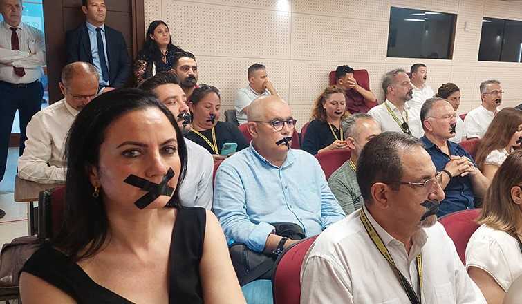 Τουρκοκύπριοι δημοσιογράφοι αντιδρούν στην «παράδοση» στην Τουρκία