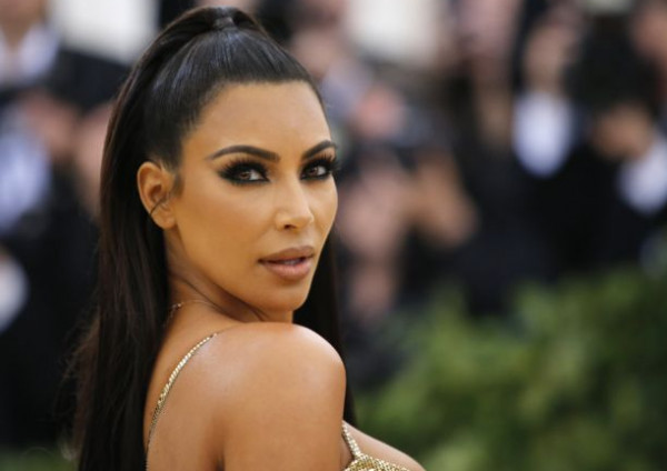 Κιμ Καρντάσιαν: «Έφαγε» πόρτα από το Παλάτι για τους εορτασμούς του Πλατινένιου Ιωβηλαίου