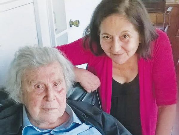 Ιωάννα Κολοβού: Κραυγή αγωνίας από τη συνεργάτιδα του Μίκη Θεοδωράκη – Στο σφυρί το σπίτι της