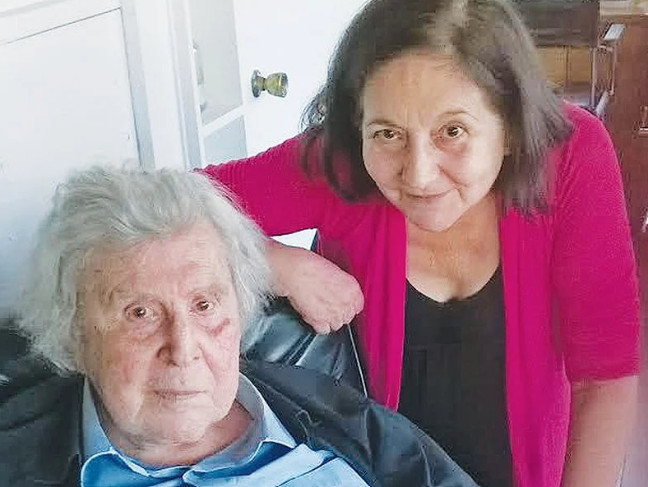 Ιωάννα Κολοβού: Κραυγή αγωνίας από τη συνεργάτιδα του Μίκη Θεοδωράκη – Στο σφυρί το σπίτι της