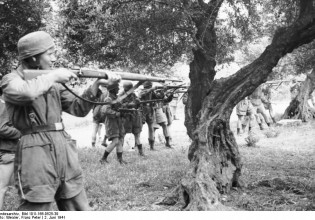 Η σφαγή από τους ναζί στο Κοντομαρί στην Κρήτη: Οι 10 φωτογραφίες που παγώνουν το αίμα