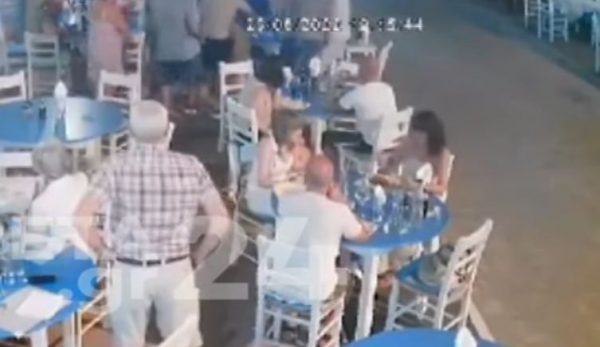 Κρήτη: Έσωσε πελάτη που πνίγηκε από ένα κομμάτι… πεπόνι