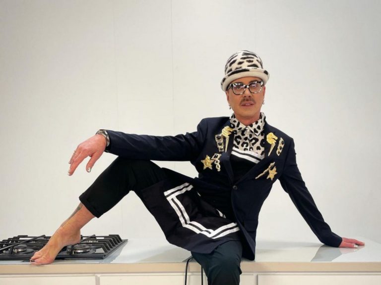 Λάκης Γαβαλάς: «Άντε ρε παλιόγερε, σου έχουν φύγει τα λίφτινγκ» – Χαμός με τον σχεδιαστή