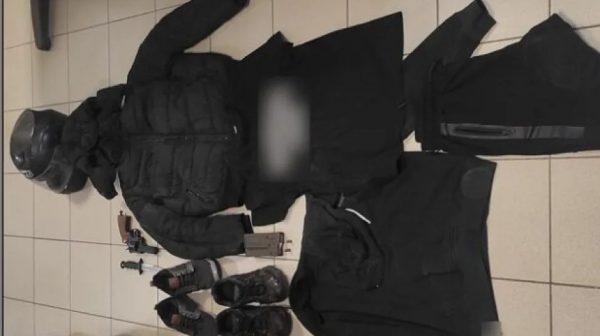 Λάρισα: Χειροπέδες σε κακοποιό που λήστευε με περίστροφο περίπτερα και μίνι μάρκετ