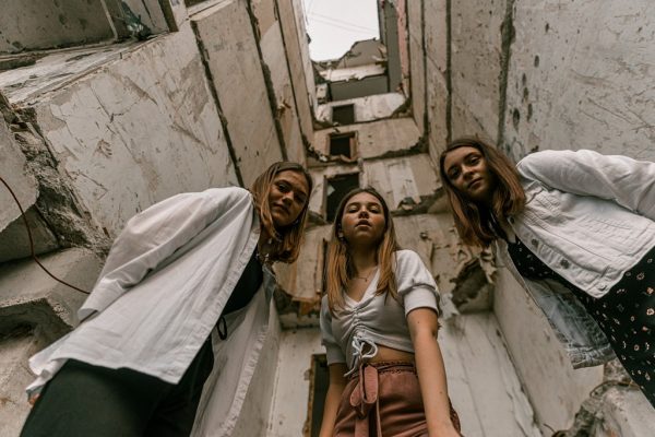 Ουκρανία: Μια διαφορετική τελετή αποφοίτησης – Στην καρδιά του πολέμου