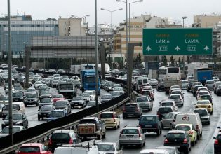 Σοβαρό τροχαίο στη λεωφόρο Αθηνών με στρατιωτικό όχημα – Πληροφορίες για τραυματισμό
