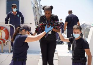 Λέσβος: Γεννώντας τα χαράματα στη νησίδα Μπαρμπαλιάς – Νέες συγκλονιστικές εικόνες