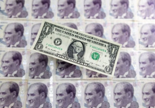 Ο Ερντογάν επιμένει, η λίρα γκρεμίζεται – Αυξάνει ο κίνδυνος χρεοκοπίας