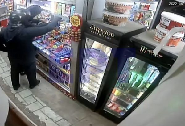 Νέο Ηράκλειο: Βίντεο ντοκουμέντο από ένοπλη ληστεία σε περίπτερο