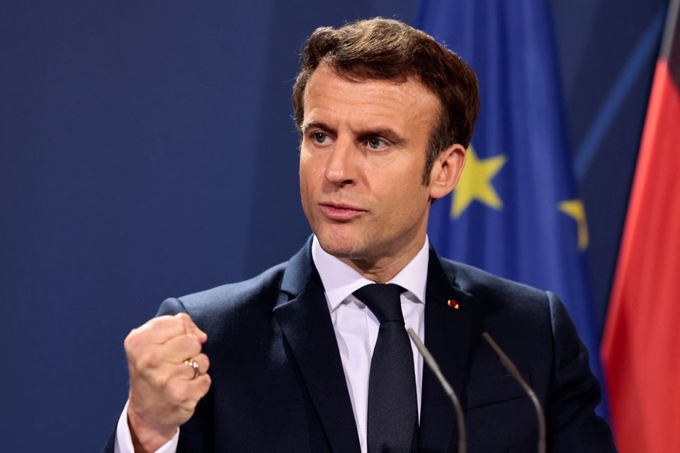 Γαλλία: Νικήτρια η παράταξη του Μακρόν με διαφορά περίπου 20.000 ψήφων από του Μελανσόν