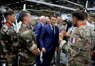 Μακρόν: Να ενισχυθεί η ευρωπαϊκή αμυντική βιομηχανία – Είμαστε σε «οικονομία πολέμου»