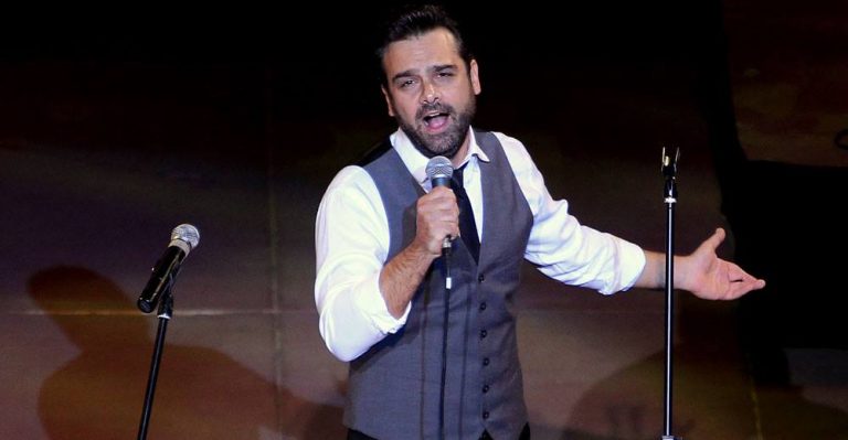 Δώρος Δημοσθένους, ταξιδεύοντας τον έρωτα στο χρόνο και τον κόσμο στον Κήπο του Μεγάρου