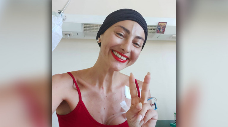 «Χωρίζουν οι δρόμοι μας με τον καρκίνο, γίνε δότης μυελού των οστών» – Με δύναμη από την Ρεγγίνα Μακέδου