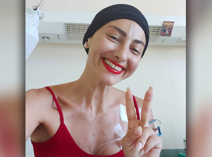 «Χωρίζουν οι δρόμοι μας με τον καρκίνο, γίνε δότης μυελού των οστών» – Με δύναμη από την Ρεγγίνα Μακέδου