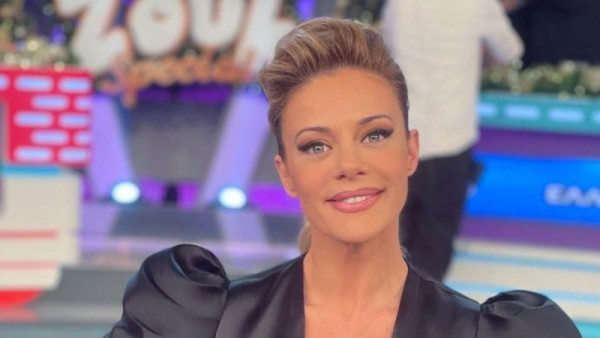 Ζέτα Μακρυπούλια: Όταν είχε εμφανιστεί με «σιθρού» μπλουζάκι και χωρίς σουτιέν