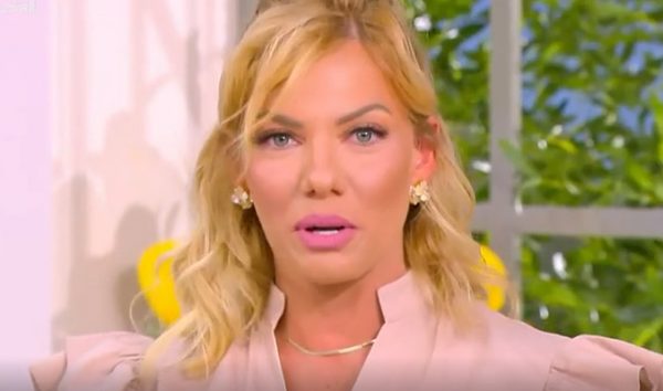 Ιωάννα Μαλέσκου: «Λύγισε» αποχαιρετώντας τους συνεργάτες της – «Θα μου λείψετε πολύ»