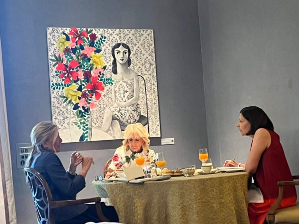 Τζιλ Μπάιντεν, Μαρέβα Μητσοτάκη και Ανίκ Πέντερς ενώνουν τις δυνάμεις τους για τη στήριξη γυναικών και παιδιών από την Ουκρανία