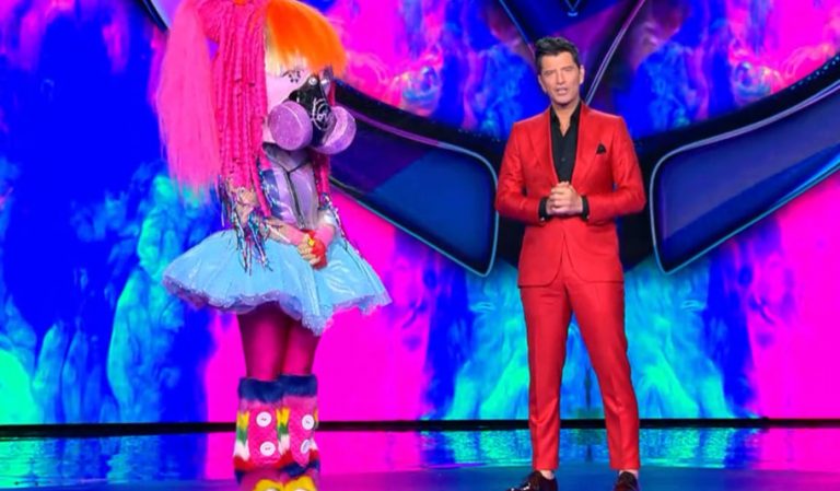 The Masked Singer: Το Cyber Girl έβγαλε τη μάσκα και άφησε άφωνους τους κριτές