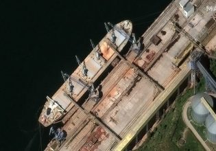 Maxar: Πλοία με ρωσική σημαία μεταφέρουν ουκρανικά σιτηρά στη Συρία