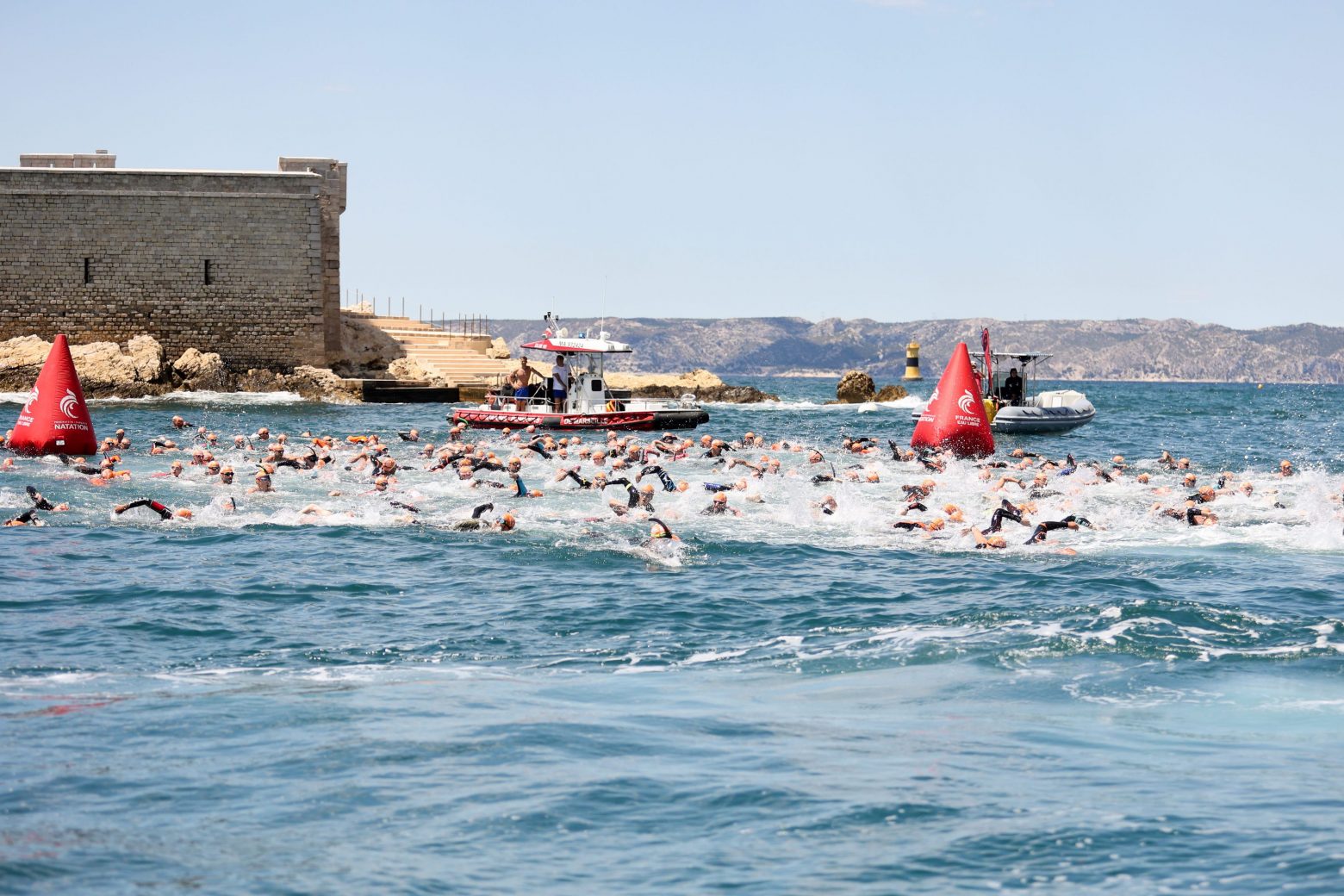 Μασσαλία: Επίθεση μεδουσών σε 80 κολυμβητές σε αγώνα - Περιποιήθηκαν τα τσιμπήματα με αφρό ξυρίσματος