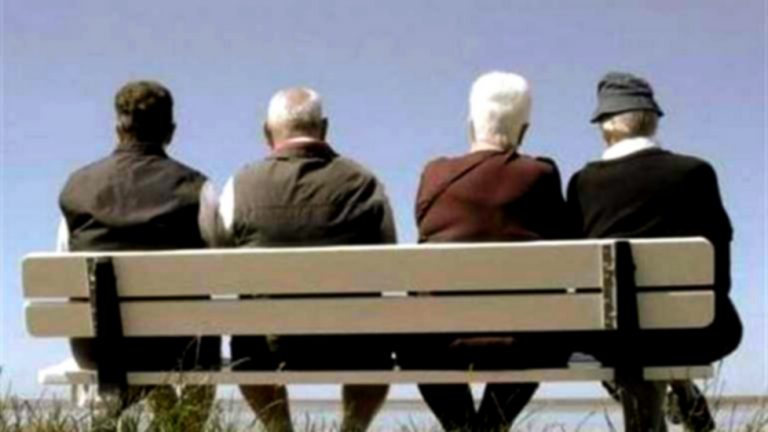 Η επικίνδυνη συρρίκνωση της Ελλάδας