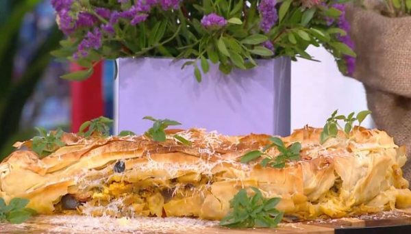 Έχετε δοκιμάσει μελιτζανόπιτα; Με αυτή τη συνταγή θα γλείφετε τα δάχτυλά σας