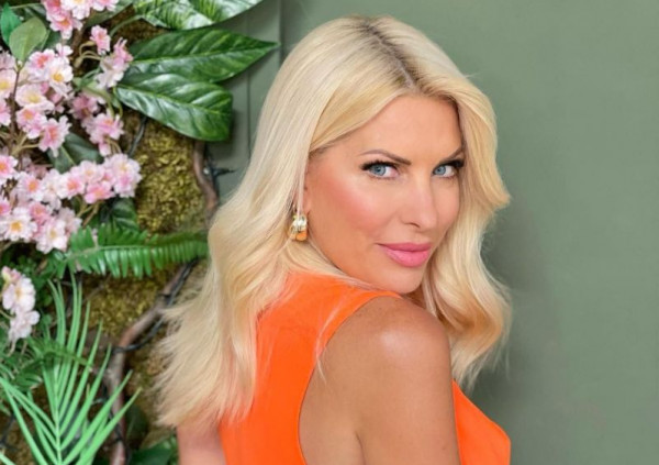 Ελένη Μενεγάκη: Άνοιξε το σεντούκι των αναμνήσεων – Οι φωτογραφίες που δημοσίευσε από το παρελθόν