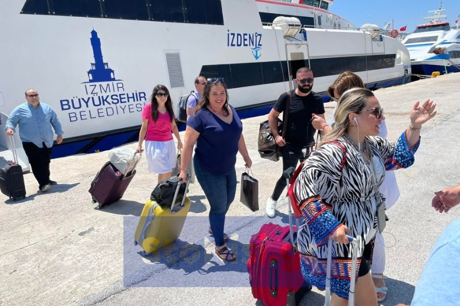 Σμύρνη - Μυτιλήνη: Με ταξιδιωτικούς πράκτορες και δημοσιογράφους το πρώτο δρομολόγιο