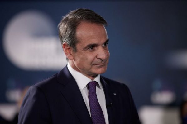 Αμβλώσεις: Τεράστιο πισωγύρισμα στα δικαιώματα των γυναικών λέει ο Μητσοτάκης