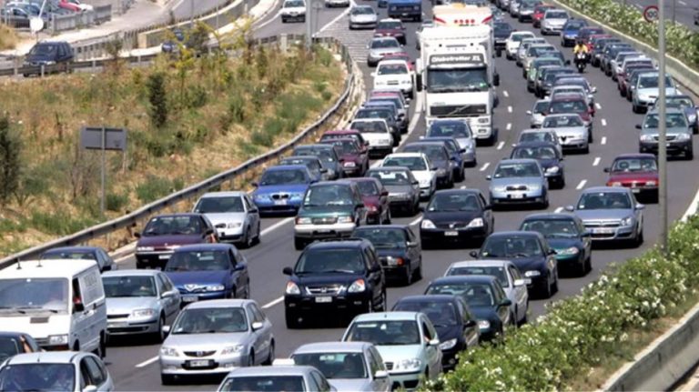Κίνηση στους δρόμους: Πολύ αυξημένη σε κεντρικούς δρόμους