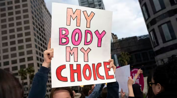 Αμβλώσεις: Μεγαλώνει το διαδικτυακό κίνημα για πανεθνική σεξουαλική απεργία