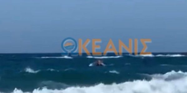 Κρήτη: Ναυαγοσώστες έσωσαν 52χρονη στα Μάλια