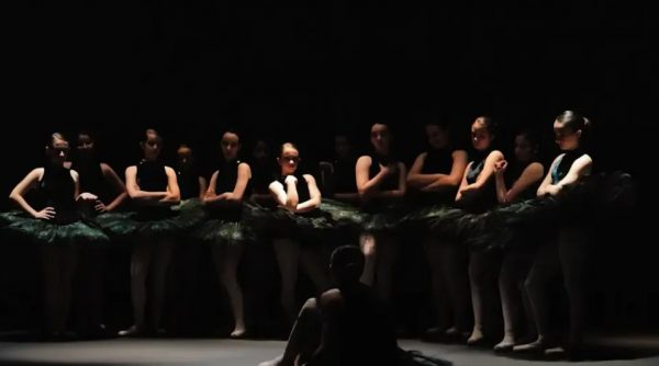 «Το Νησί των Μυστικών» στο Θέατρο Φλόκα – Μια εμπνευσμένη παράσταση με ελεύθερη είσοδο για όλους