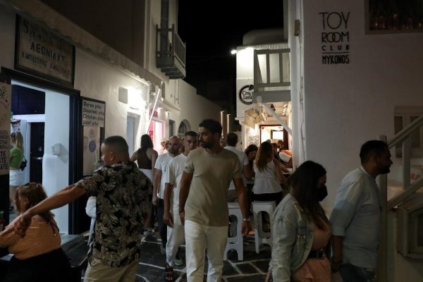 Κοροναϊός: «Ζαλίζουν» τους σκληρούς δείκτες οι υποπαραλλαγές της Ομικρον – Με long Covid συμπτώματα τα νοσοκομεία