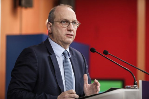 Οικονόμου: Στέλνουμε στην Ουκρανία οτιδήποτε δεν είναι απαραίτητο στις ελληνικές Ένοπλες Δυνάμεις