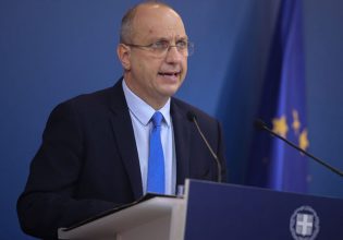 Οικονόμου: Η κυβέρνηση σκέφτεται περαιτέρω βελτιώσεις στις δηλώσεις των Πόθεν Έσχες των πολιτικών