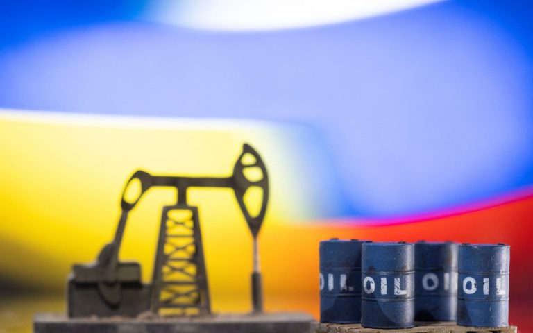 ΗΠΑ: Συνομιλούν με συμμάχους τους για την επιβολή πλαφόν στην τιμή του ρωσικού πετρελαίου