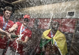 Στον Οικονομόπουλο τα… έσπασαν οι παίκτες του Ολυμπιακού – Αποθέωση Πρίντεζη και σύνθημα για Μιλουτίνοβ