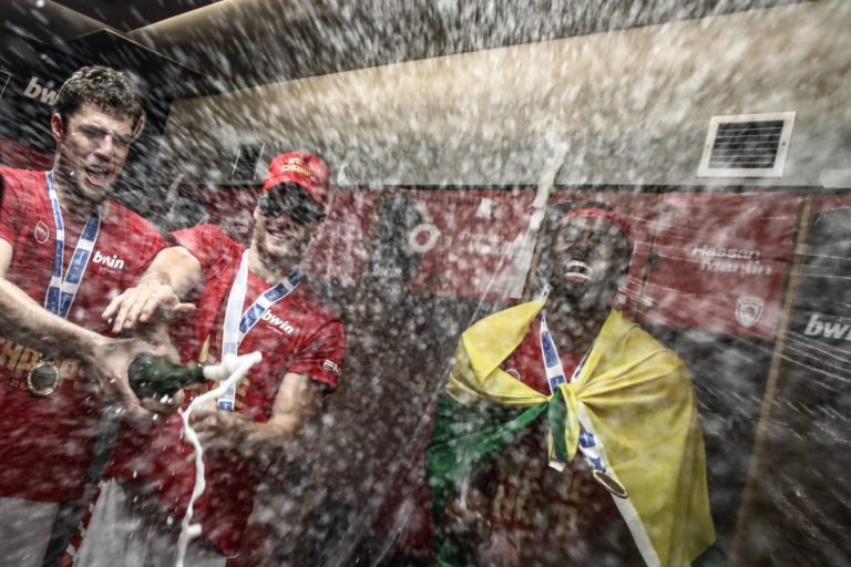 Στον Οικονομόπουλο τα… έσπασαν οι παίκτες του Ολυμπιακού – Αποθέωση Πρίντεζη και σύνθημα για Μιλουτίνοβ