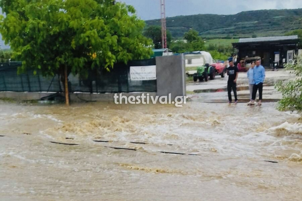 Καβάλα: Πλημμύρισε το Ορφάνι – Απεγκλωβίστηκαν πέντε άτομα