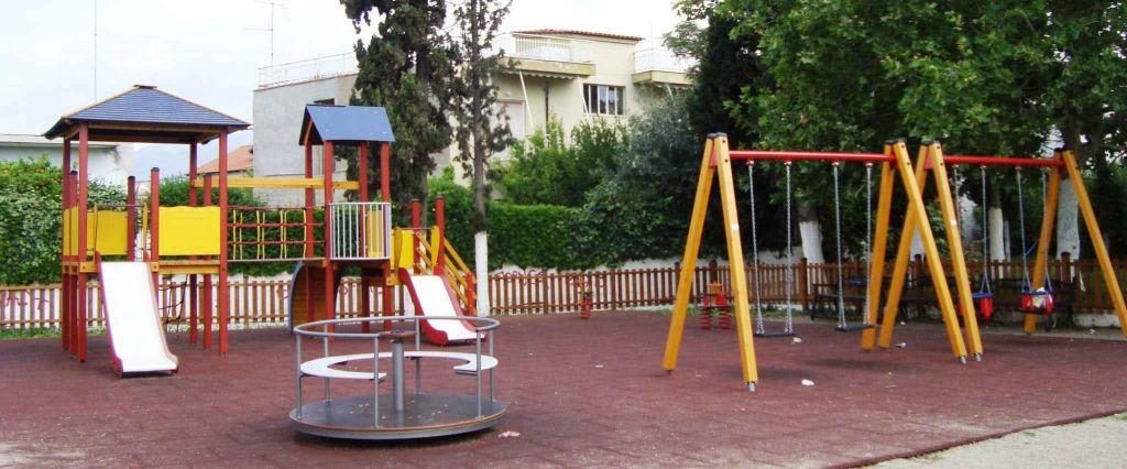 Ναύπακτος: Κολόνα φωτισμού έπεσε πάνω σε παιδί σε παιδική χαρά – Τραυματίστηκε στο πόδι